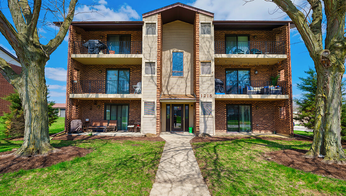 Select 1233 Chalet Rd APT #200, Naperville, IL 60563 1233 Chalet Rd APT #200, Naperville, IL 60563