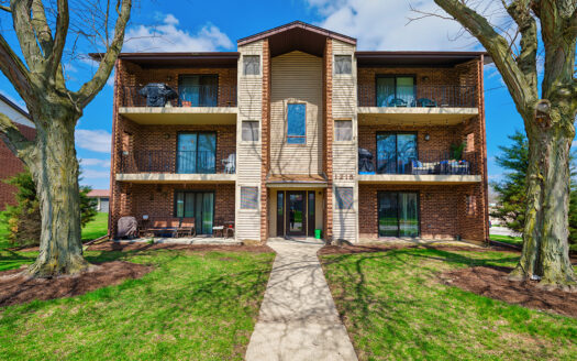 1215 Chalet Rd APT 200, Naperville, IL 60563