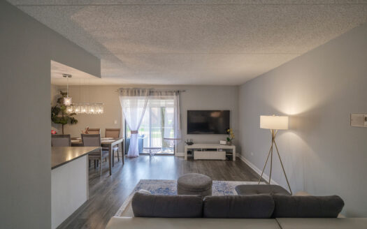 1215 Chalet Rd APT 200, Naperville, IL 60563