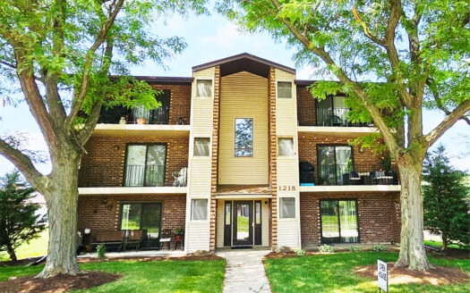 1215 Chalet Rd APT 200, Naperville, IL 60563